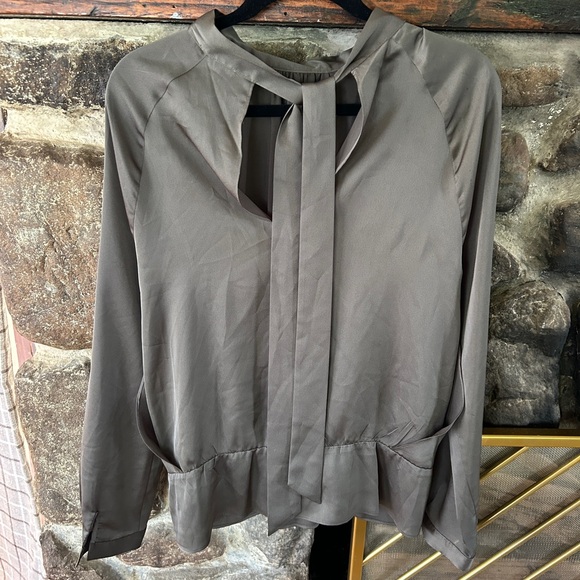 EUC Reiss Silky Tie Back Blouse, Size 6 - Picture 2 of 3